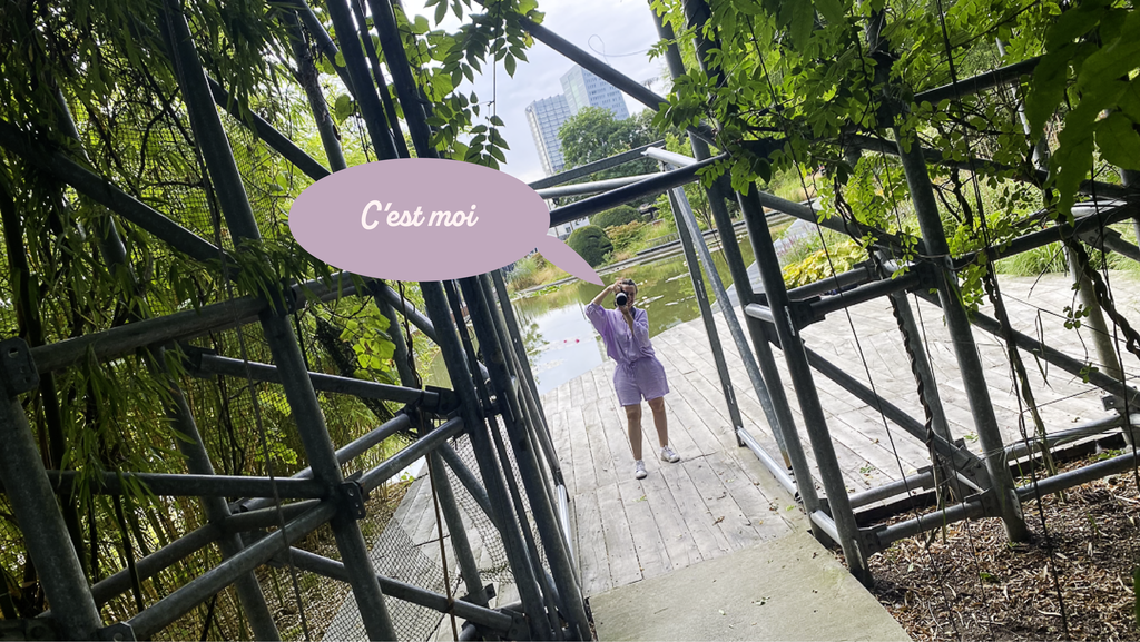 portrait de marine photographe prise en photo ; il est écrit "c'est moi"